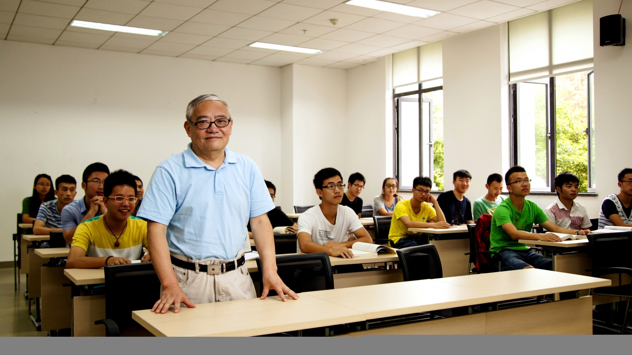 在格拉斯哥学院的教室里.jpg 在格拉斯哥学院的教室里.jpg