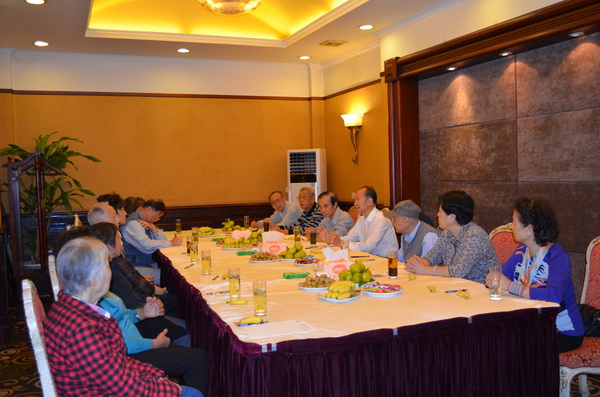 【甲子校庆】王志强书记与离任离退休校领导座谈