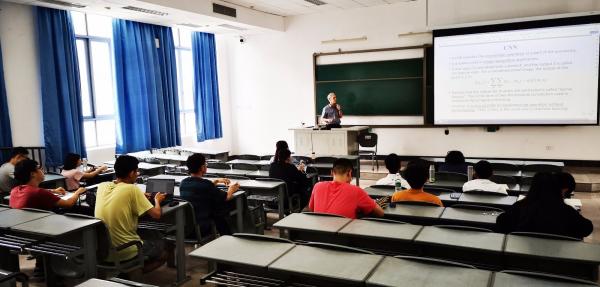 授课中 (3).jpg 授课中 (3).jpg