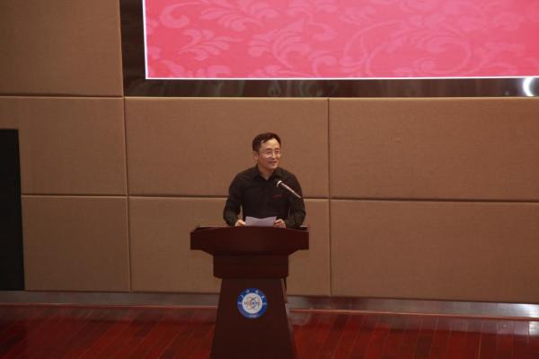 计算机学院举行2019级研究生见面会暨“成电故事”讲座