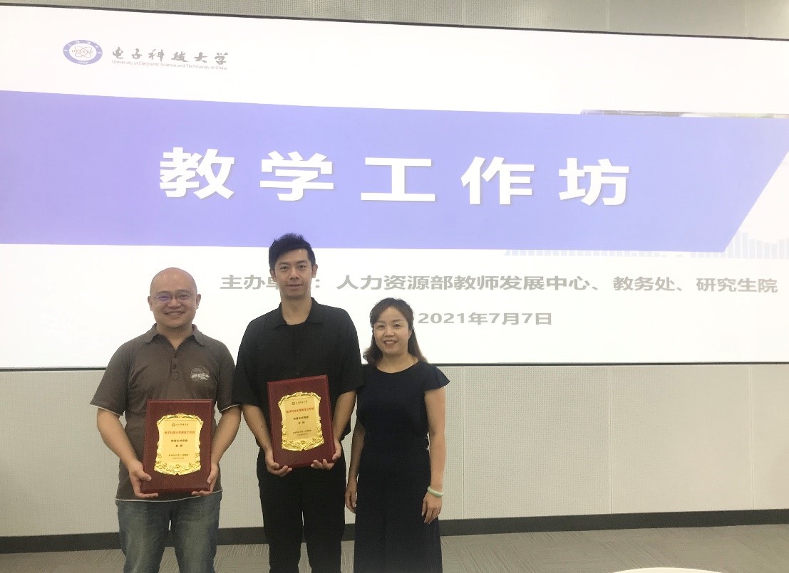 颁发专家证书.jpg 颁发专家证书.jpg