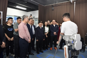 民进中央副主席何志敏一行来校调研