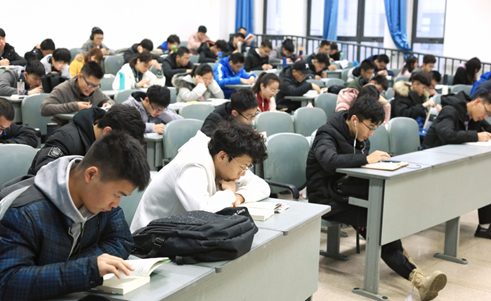 新学期新气象  开学首日全校教学秩序井然