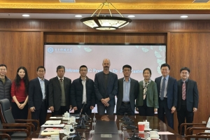 国际勘探地球物理学家学会主席John Eastwood访问我校