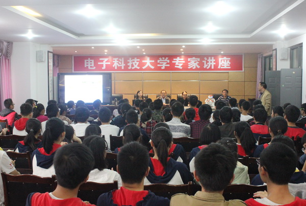 校专家团到绵阳成都两地重点中学开展科普讲座