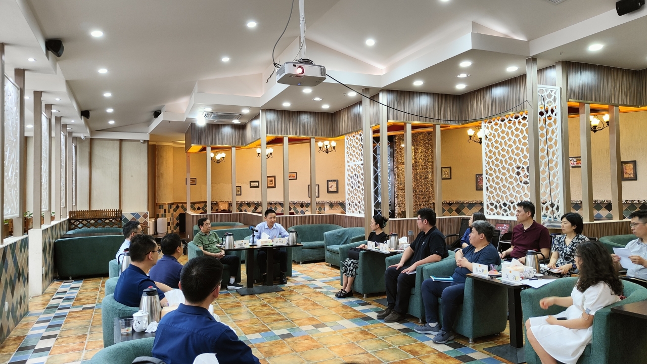 【主题教育】学校举办第九期“成电下午茶-校领导与教职工有约”活动