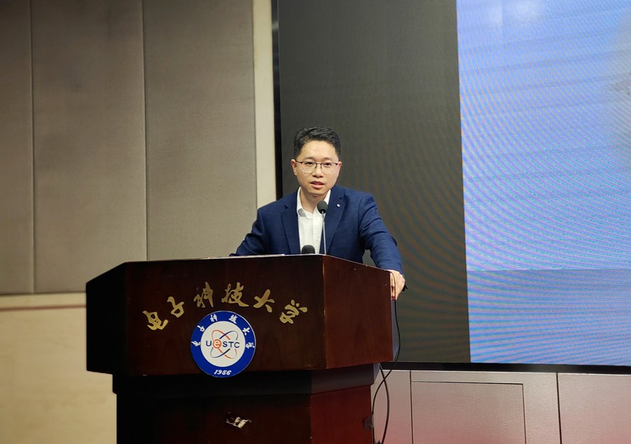 【成电讲坛】中国皮影博物馆研究馆员李龙与成电学子共同品味皮影艺术