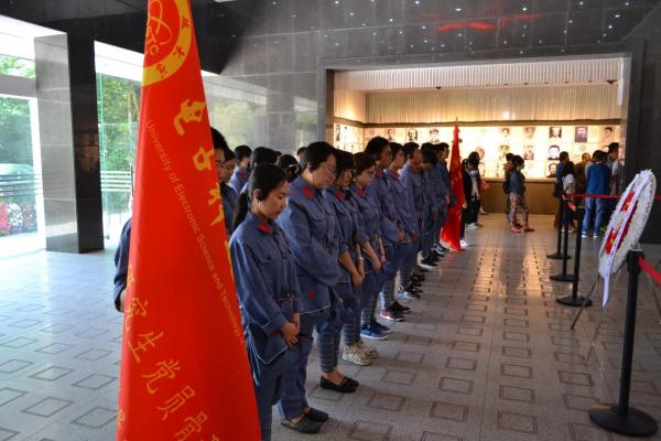 研究生院多种形式开展“两学一做”学习教育