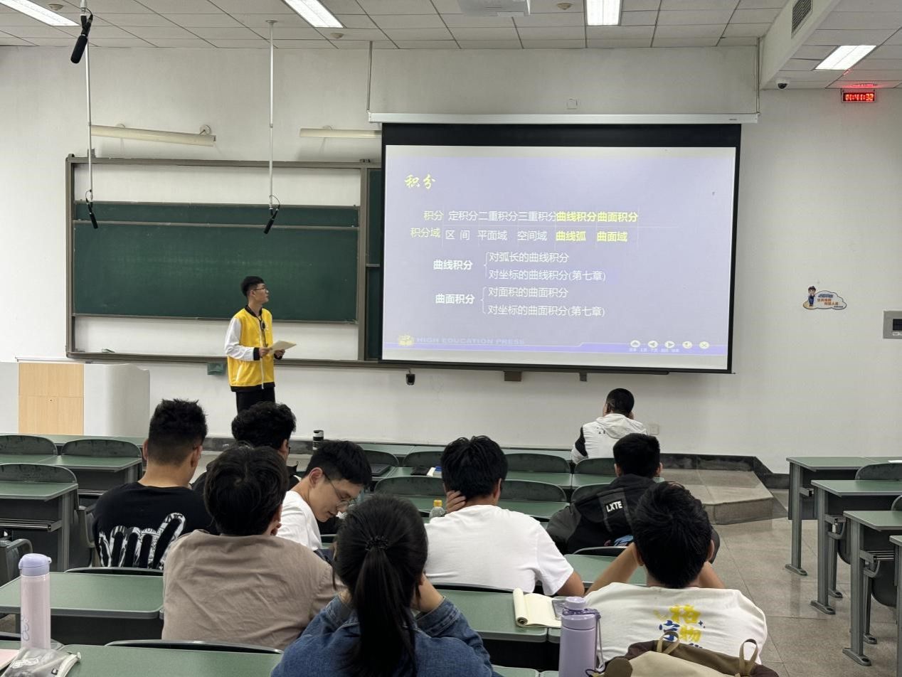 自动化学院“自强有我”师生宣讲团开展“学业指导+生涯规划”系列主题串讲