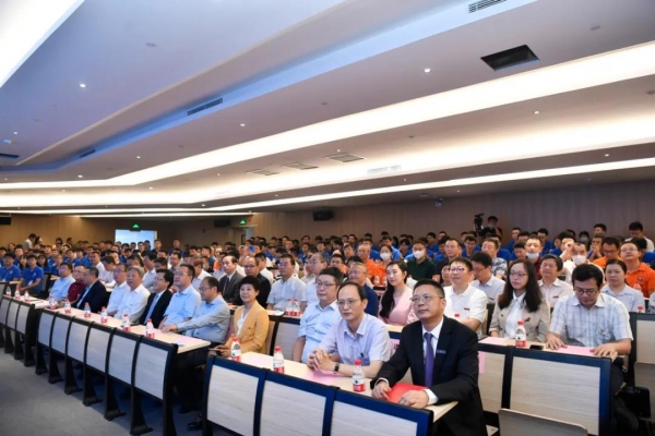 电子科技大学（深圳）高等研究院举行首届开学典礼