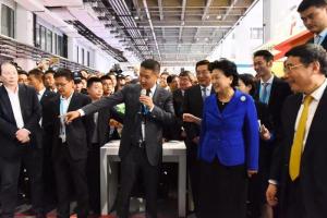 电子科技大学-荷福研究院六款人工智能产品闪耀2016世界机器人大会