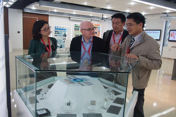 格拉斯哥学院联合学术委员会主席访问华为成研所