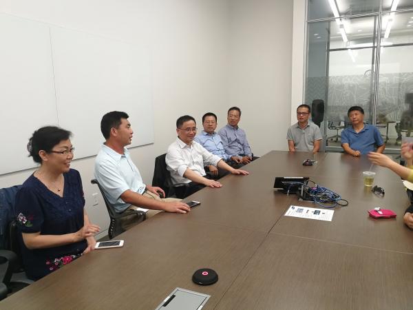 和硅谷校友座谈.jpg 9bf9817a388a0093e3efbf4605fe1f51.jpg