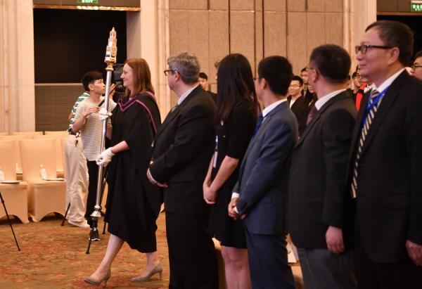 英国授位002.JPG 9c480cd14cab005497054b18a0528c27.jpg