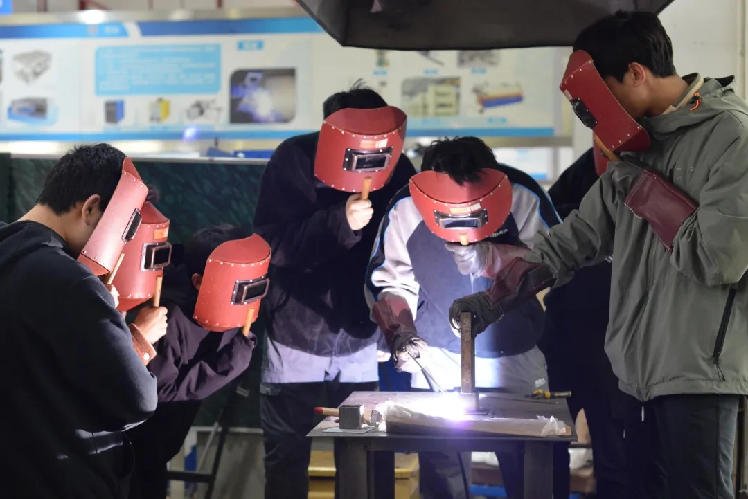 mmexport1678949146318.jpg 9c614517ca55bf3a740b34ad36ca6246.jpg