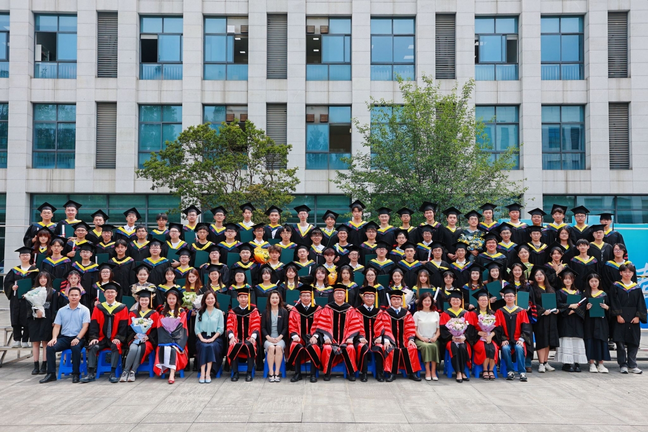 AA1CE14D74D7118D427464CEE8F_1AF64237_9C0