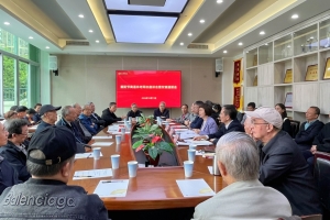 学校召开重阳节离退休老同志座谈会暨校情通报会