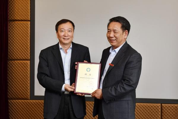 院士0001.JPG 9ded6d6868021aca7db9c3b682b0241b.jpg