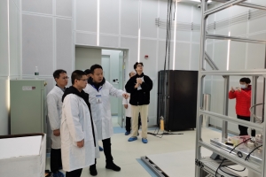 校领导带队开展寒假前实验室安全检查