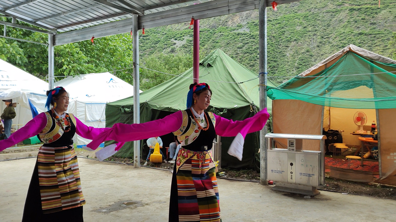 【主题教育】物理学院“金弦”实践队赴巴塘县开展“三下乡”社会实践活动