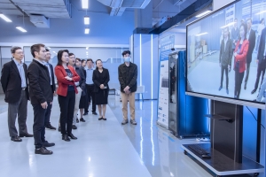 校领导带队赴深圳高等研究院看望学生并开展调研