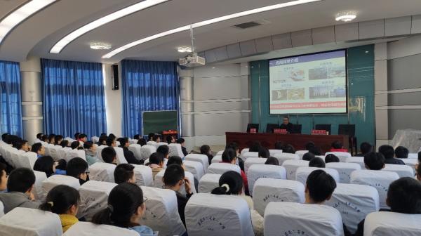 自动化工程学院教授为安徽六安第一中学学子作科普讲座