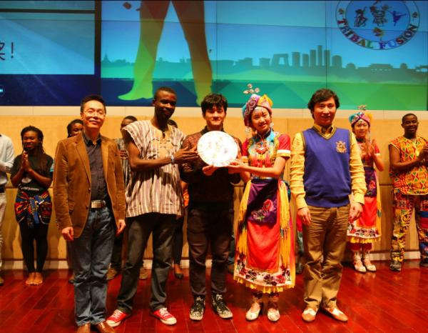 我校首支留学生舞蹈队“舞彩成电”闪耀跨文化交流舞台