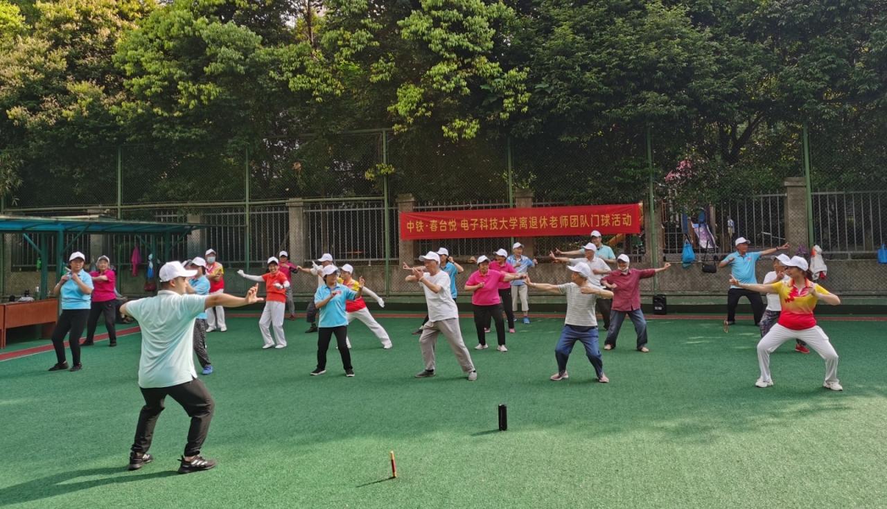 “拾光与青春”双关活动在学校老年活动中心举行