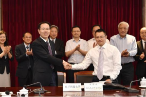 成都市妇女儿童中心医院正式加盟我校医学院