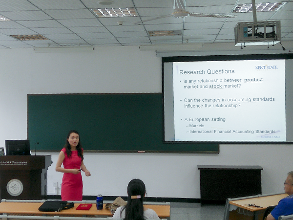 美国肯特州立大学李薇副教授在经管学院交流