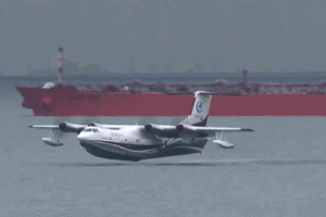 电子科技大学助力“鲲龙”踏浪腾空