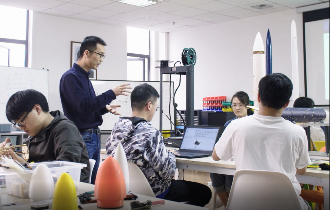 【新工科】“探空火箭设计与制作”课程完成学生自制火箭外场发射
