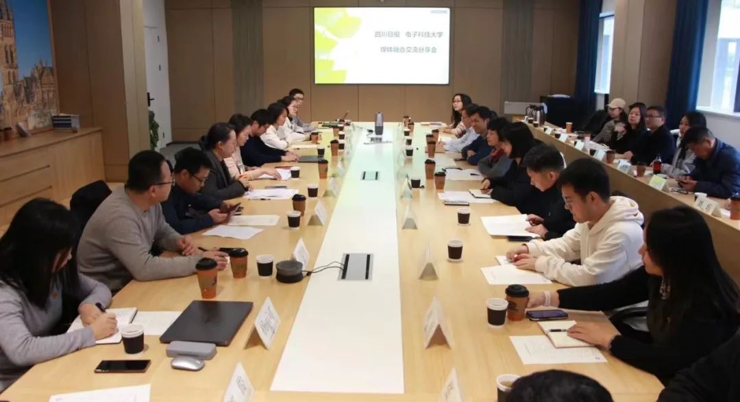 四川日报报业集团党委委员、副总编辑钟岚一行来校交流