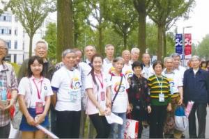 校庆志愿者：“学长学姐，欢迎您回家！”