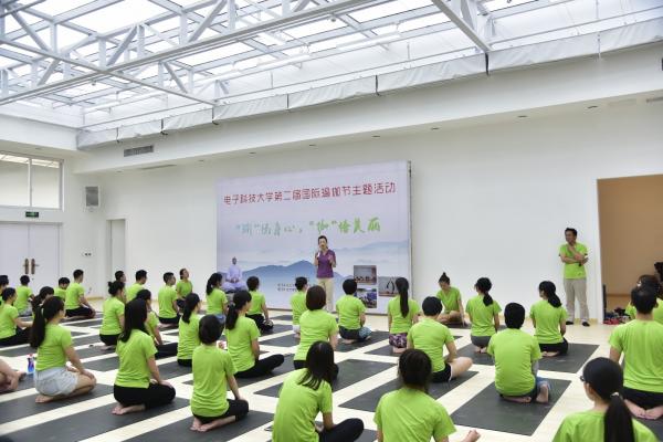 学校举办第二届国际瑜伽日主题活动