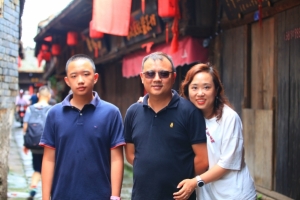 【美丽成电·和谐之美】成电两个教师家庭获四川省教科文卫体系统“最美职工家庭”称号