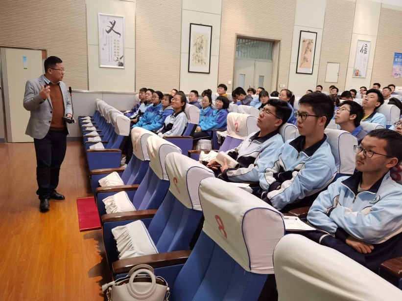 数学学院甘肃招生工作组赴兰州开展科普讲座及招生宣传