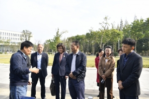 四川省政协副主席刘成鸣一行来校调研