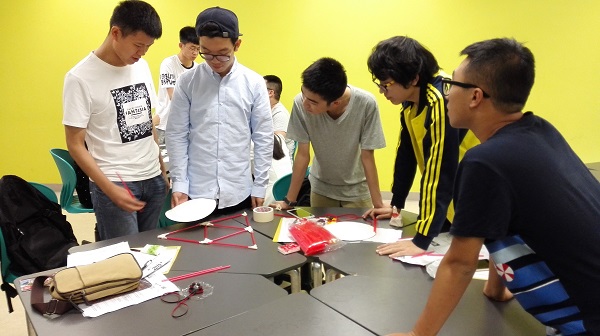 图2 “鸡蛋保卫行动”苦思冥想.jpg a4ac884693a73fe2b7f4ac63b9ff3fd4.jpg