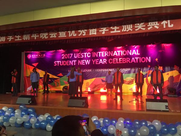 政管留学生唱响“国际范儿”红色经典歌曲