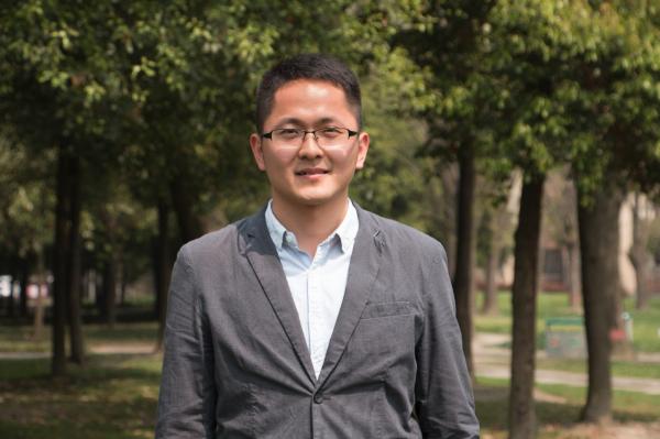 王伟.jpg 王伟.jpg