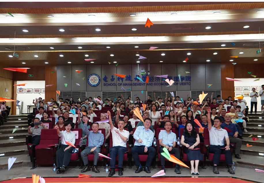 【毕业季】学校举行2025年“青春扬帆新时代”本科毕业生表彰大会