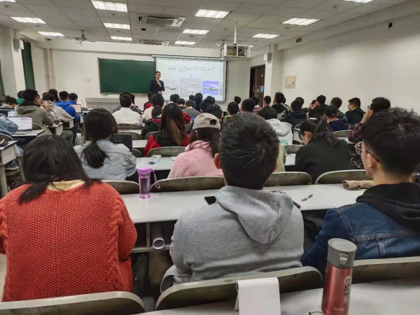 成飞集团软件工程技术师付小飞做客“马兰花大讲堂”