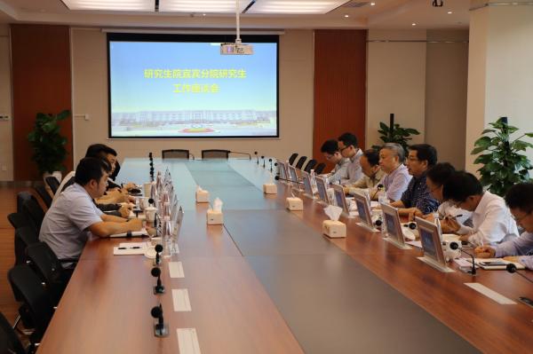 校领导到研究生院宜宾分院调研人才培养工作