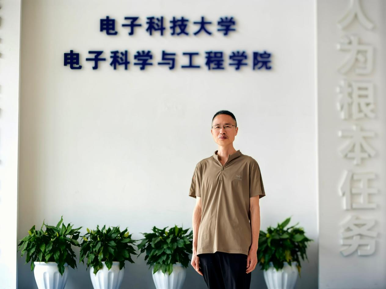 【美丽成电·师德之美】择一事深耕，守一心树人