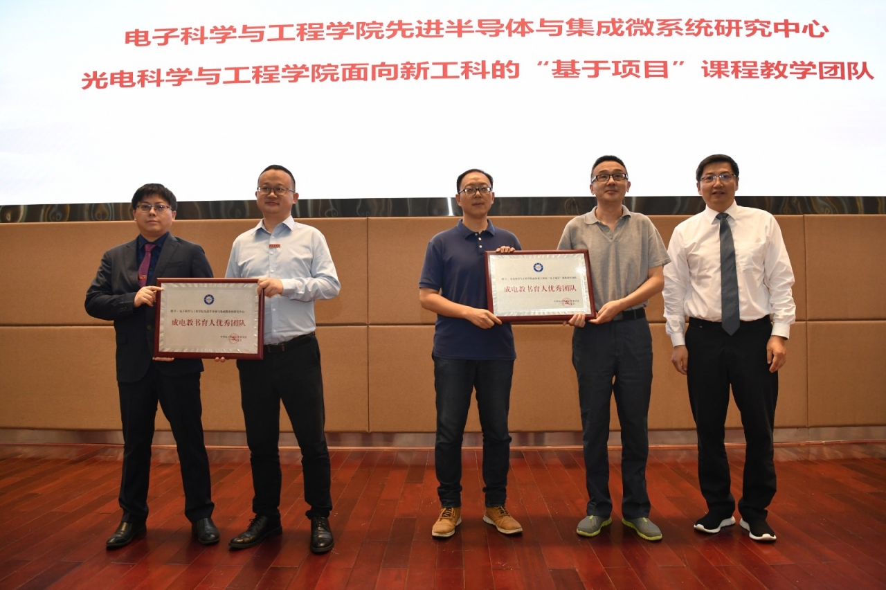 胡皓全 先进团队.JPG a5e26fce2e920a260b067dd178a10621.jpg