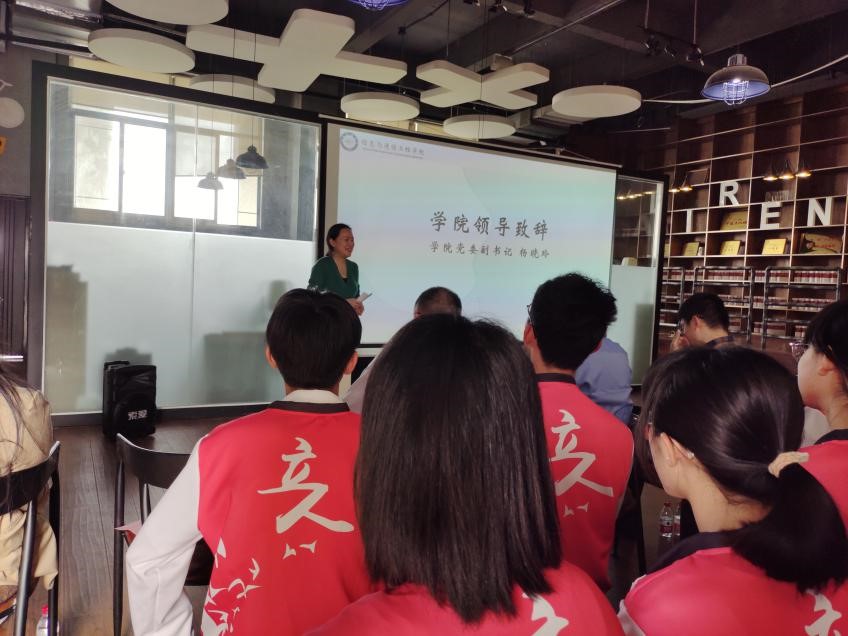 信通学院举行2022·栋梁工程立人6班（壹系壹班）开班典礼