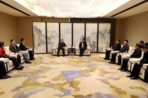 学校与宜宾市签约共建四川省数字经济研究院并举行揭牌仪式