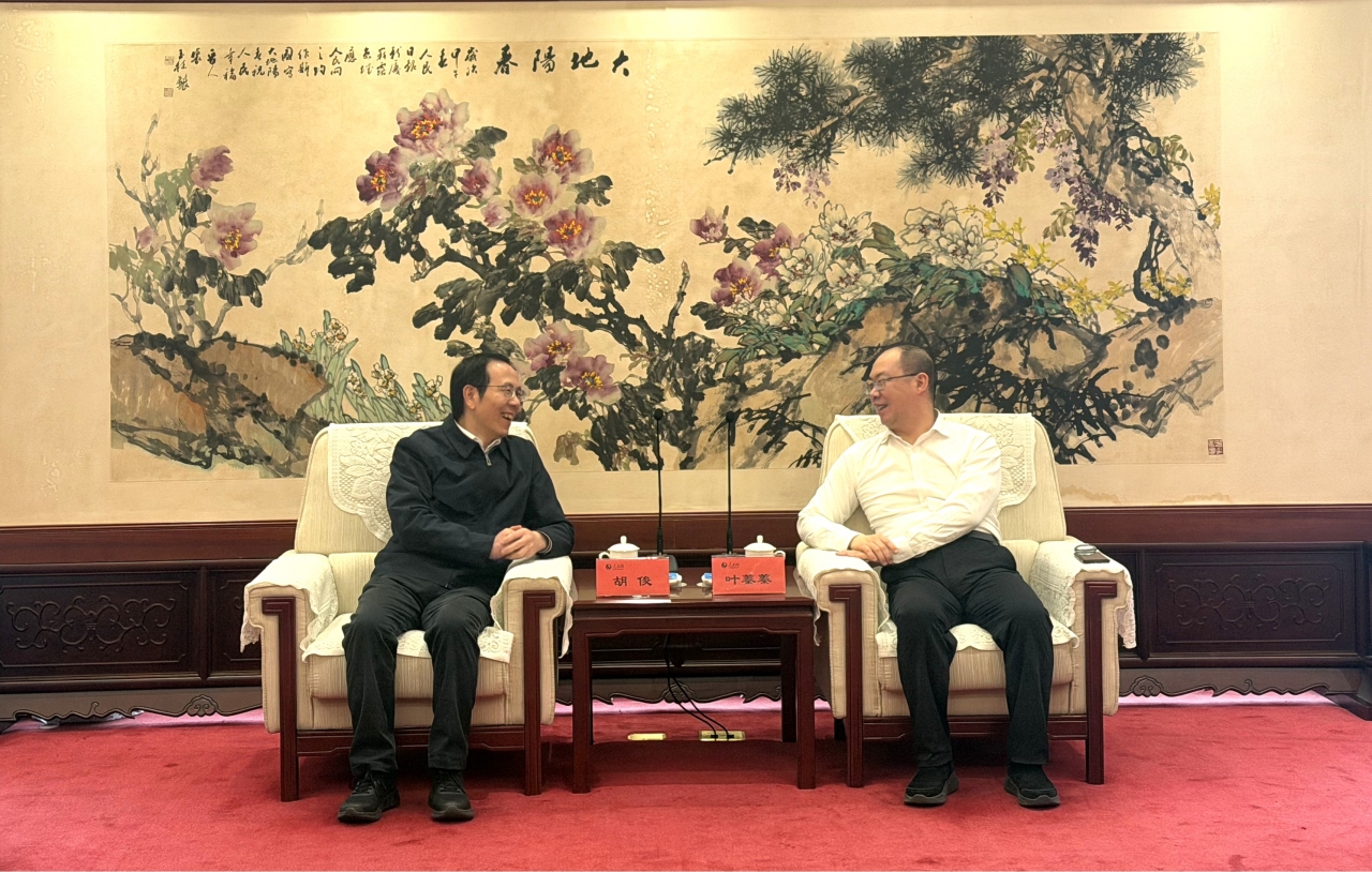 胡俊校长率队访问人民日报社