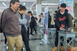 【新工科教改•跨学科项目课程】“顶点计划”DIY：让学生动手玩出新境界